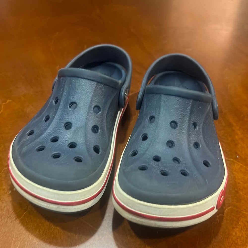 Kids CROCS in blue, size 11T